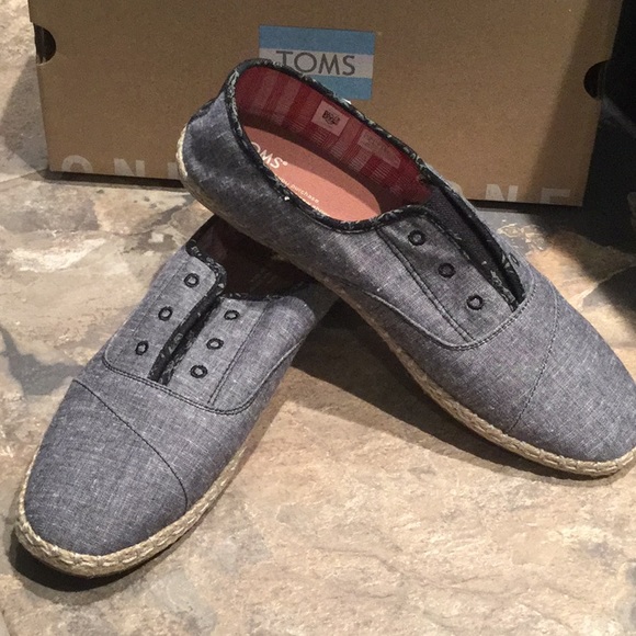 Tom’s Shoes - Picture 2 of 5